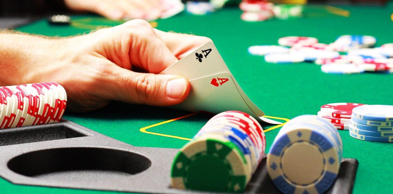 Lựa chọn mức đặt cược game bài Poker thật phù hợp